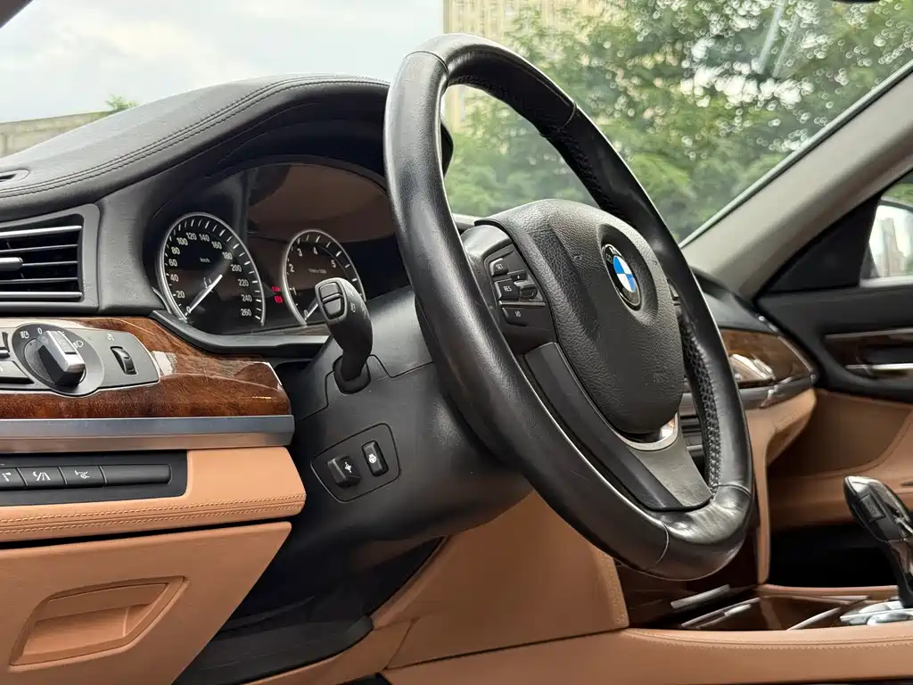 BMW 7 Series 2014 — фото 28