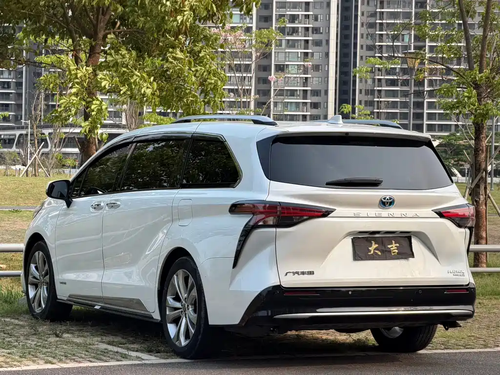 Toyota Sienna 2023 — фото 29