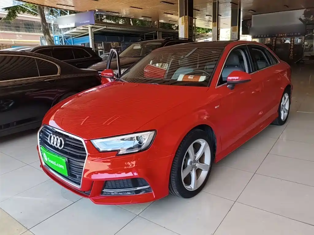 Audi A3 2018 — фото 1
