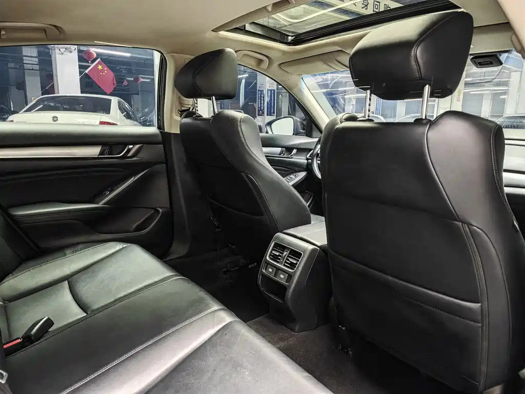 Honda Accord 2022 — фото 11