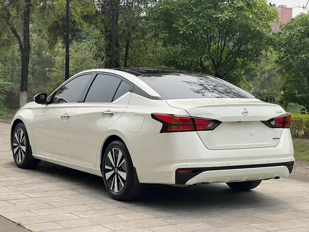 Nissan Teana 2022 — фото 6