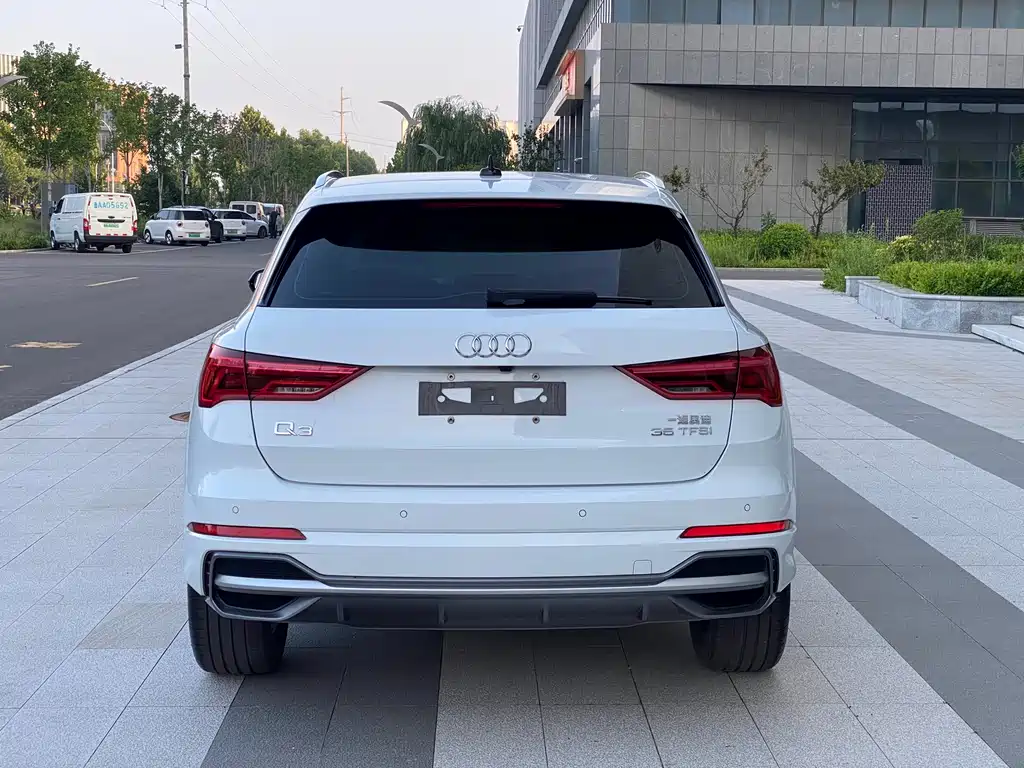 Audi Q3 2023 — фото 17