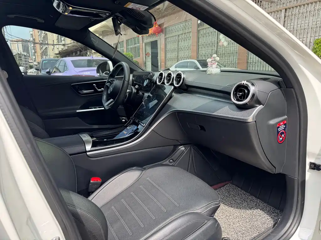 Mercedes-Benz C-Class 2022 — фото 8