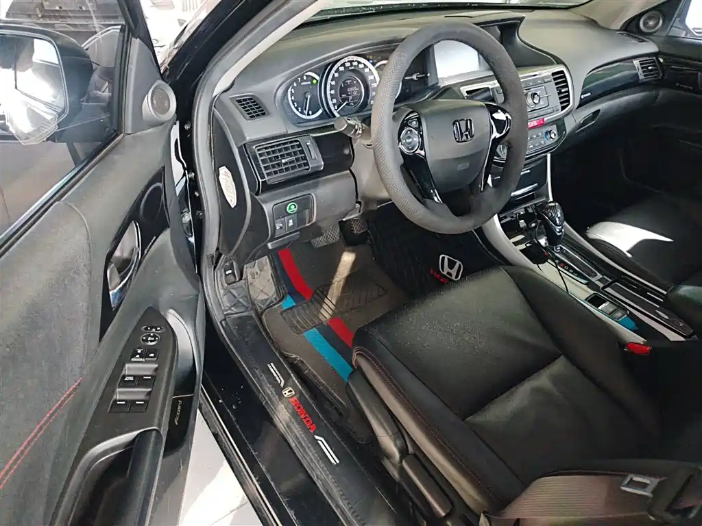 Honda Accord 2017 — фото 16