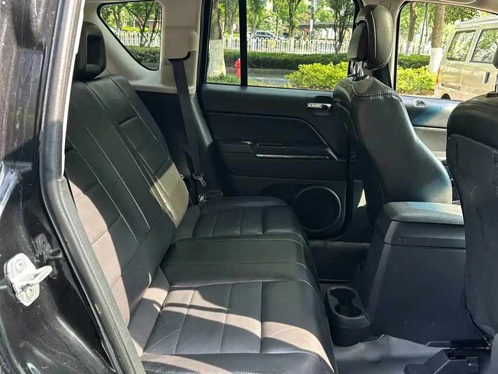 Jeep Compass 2011 — фото 10