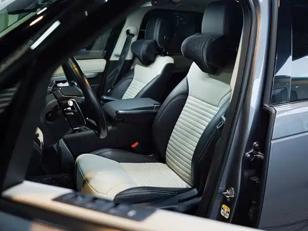 Land Rover Discovery 2023