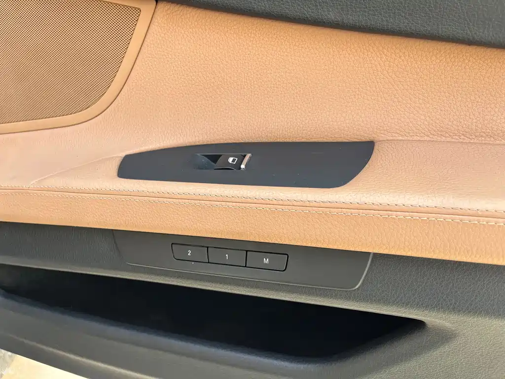 BMW 7 Series 2010 — фото 15