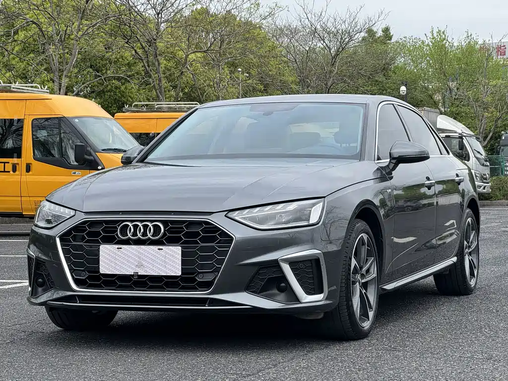 Audi A4L 2021 — фото 1