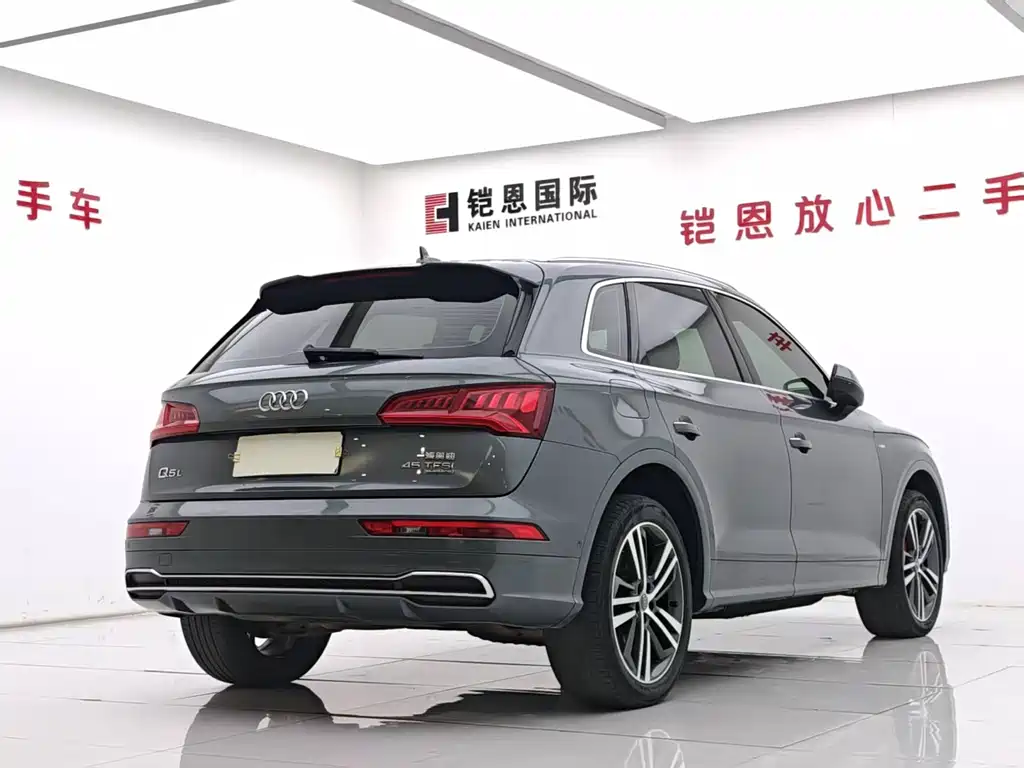 Audi Q5L 2021 — фото 30