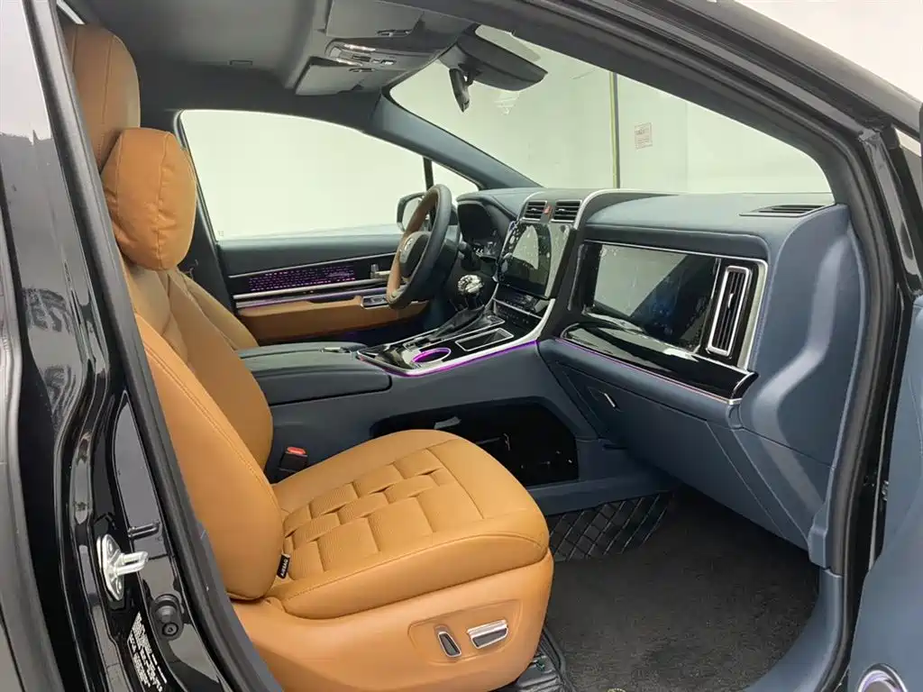 Toyota Granvia — фото 19