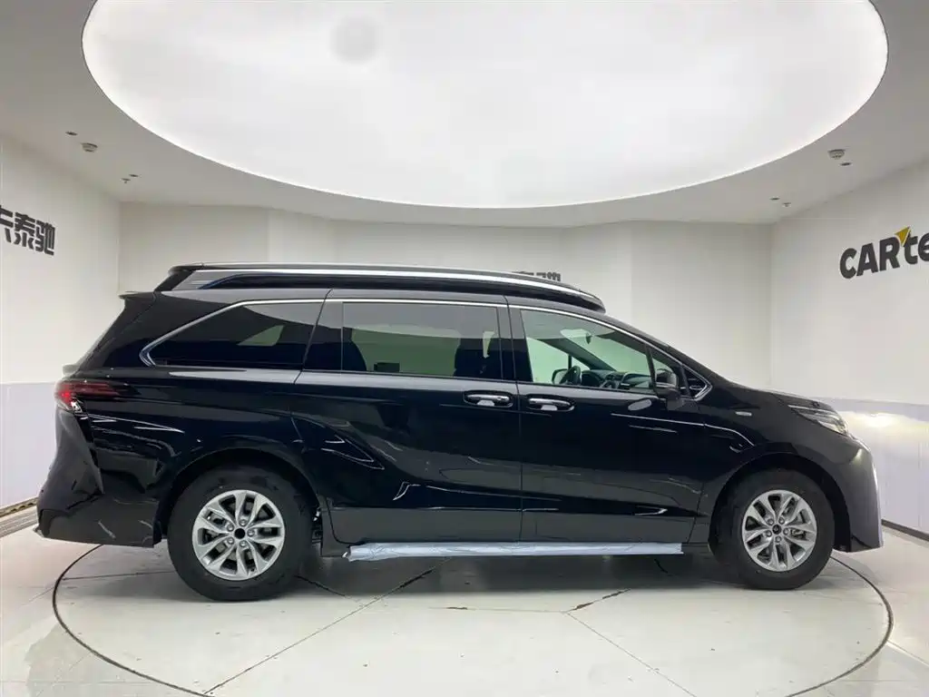 Toyota Granvia — фото 5