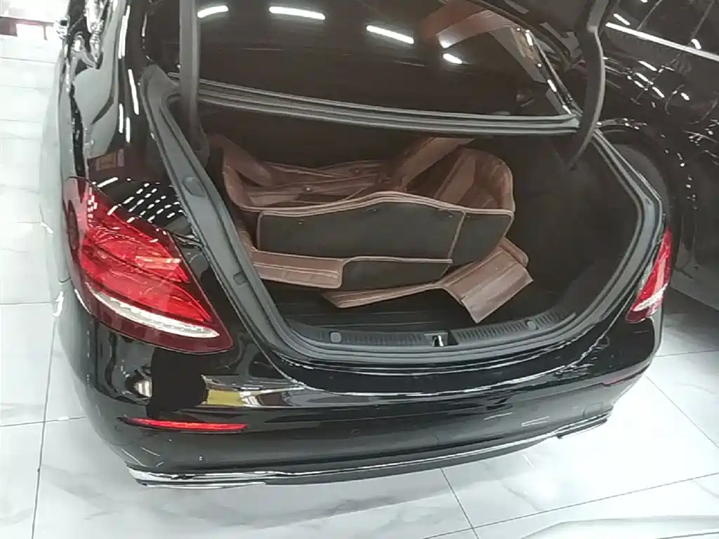 Mercedes-Benz E-Class 2020 — фото 19