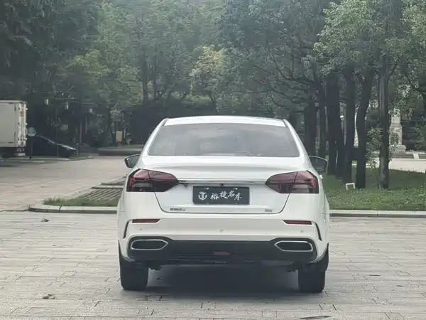 Geely Emgrand 2021