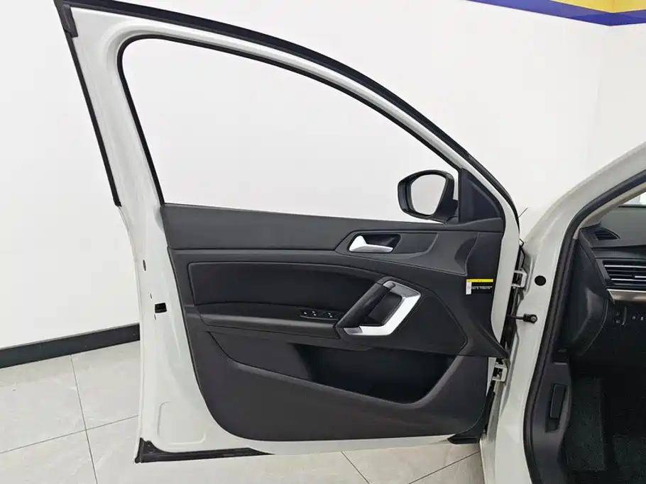 Peugeot 408 2015 — фото 7