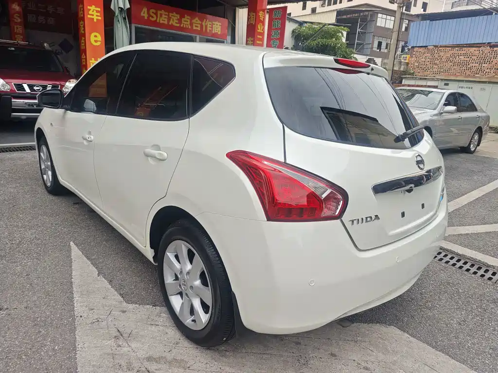 Nissan Tiida 2012