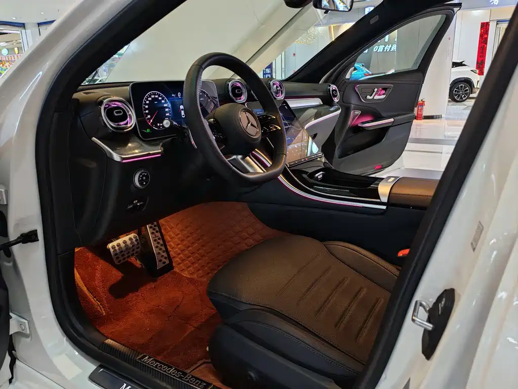 Mercedes-Benz C-Class 2025 — фото 4