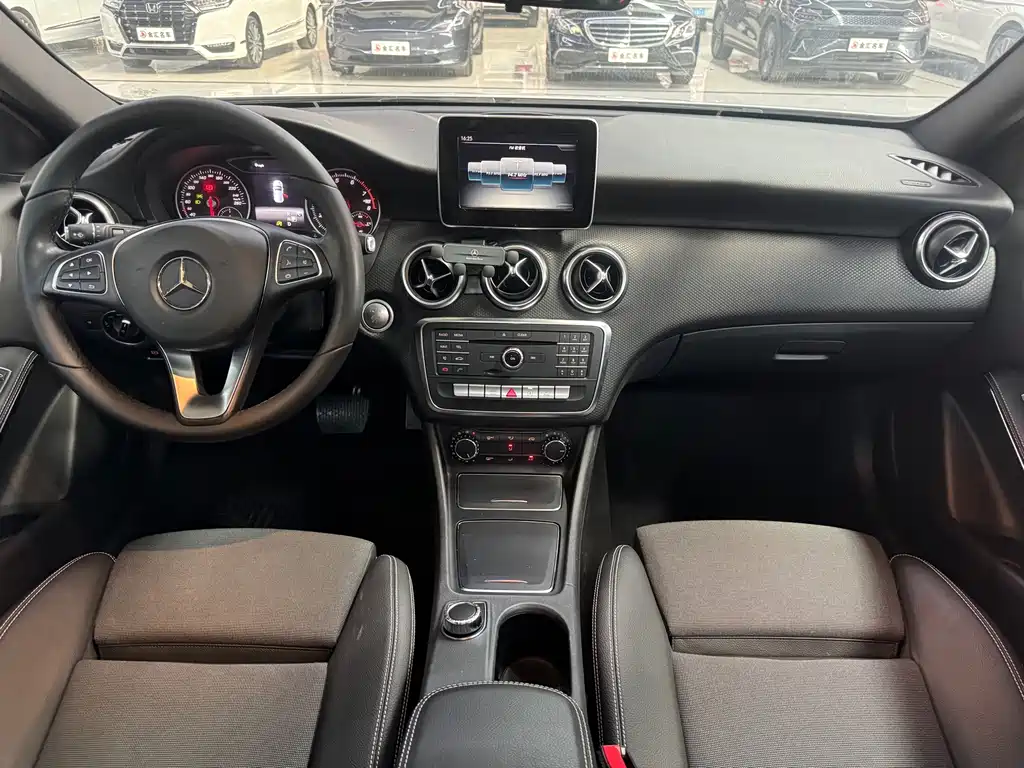 Mercedes-Benz A-Class 2017 — фото 5