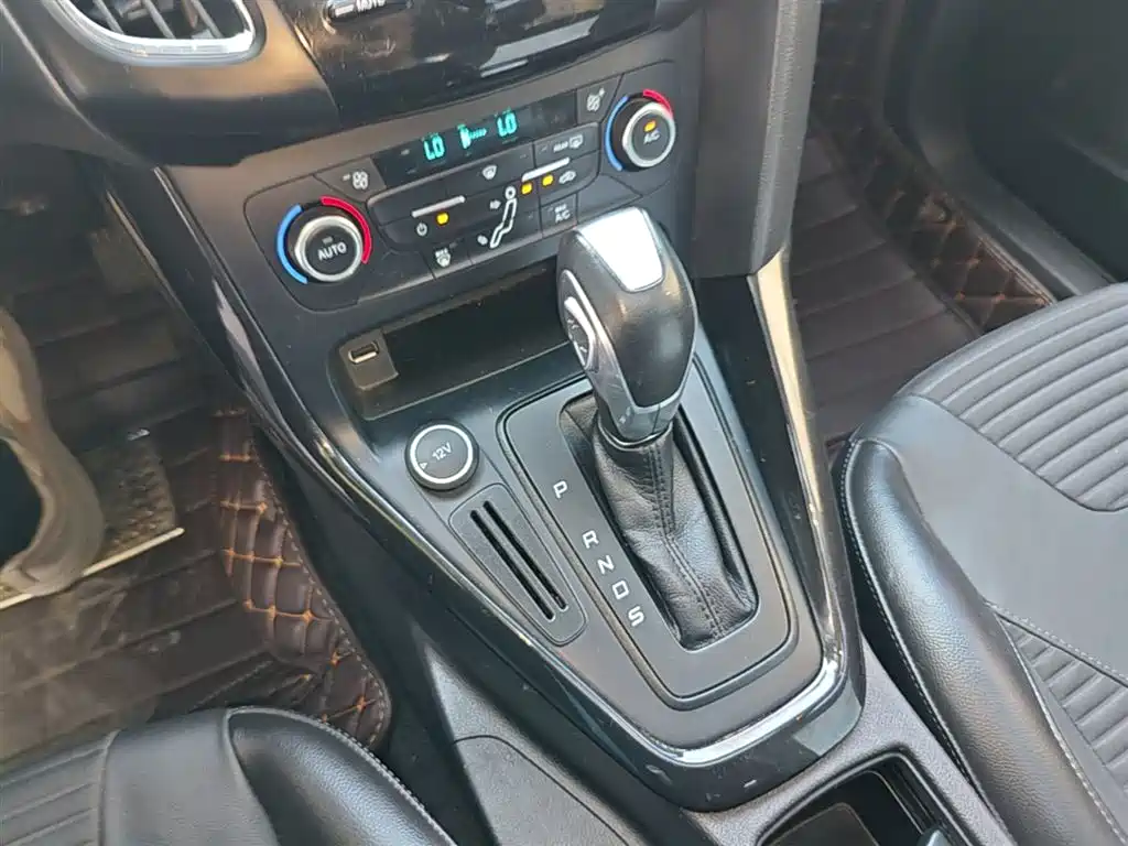 Ford Focus 2017 — фото 14