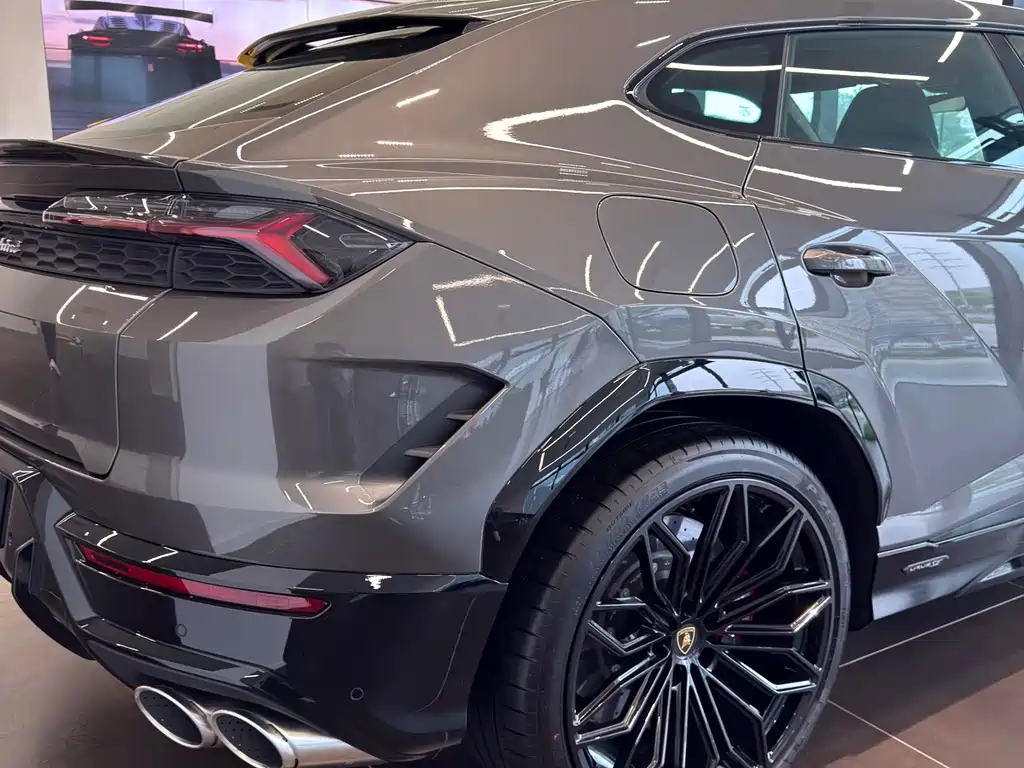 Lamborghini Urus SE — фото 6