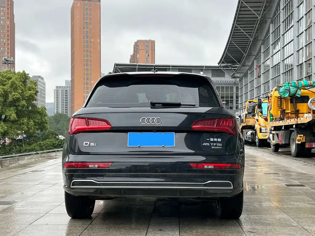 Audi Q5L 2021 — фото 5