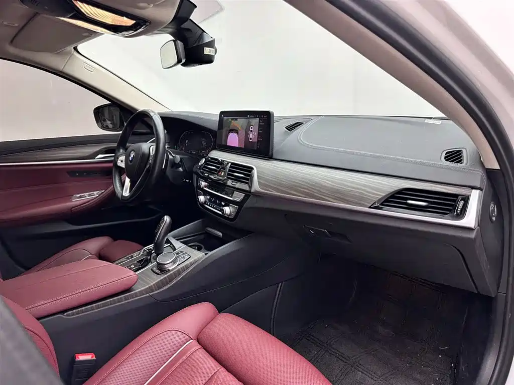 BMW 5 Series 2021 — фото 11