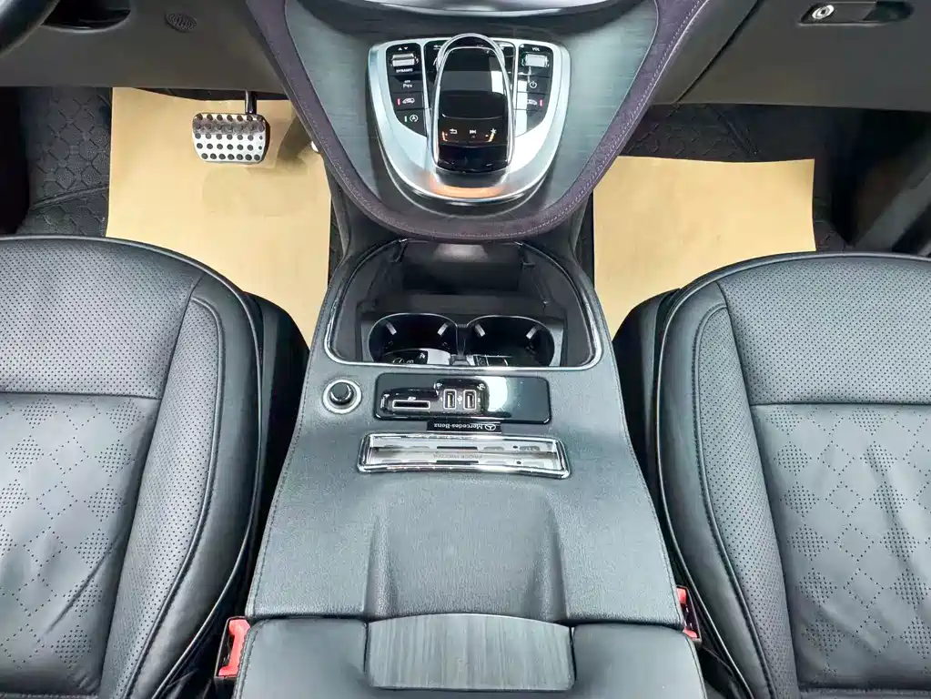 Mercedes-Benz V-Class 2019 — фото 13