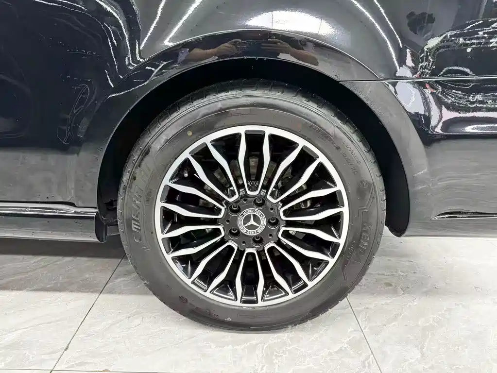 Mercedes-Benz V-Class 2019 — фото 19