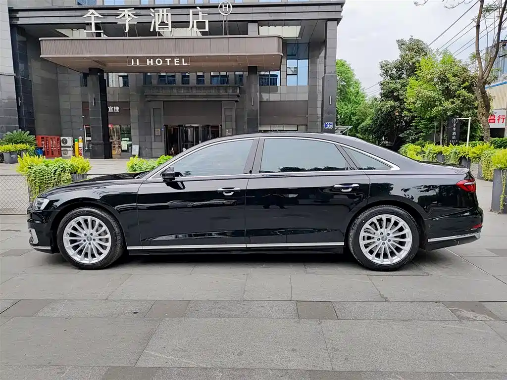 Audi A8 2019 — фото 3