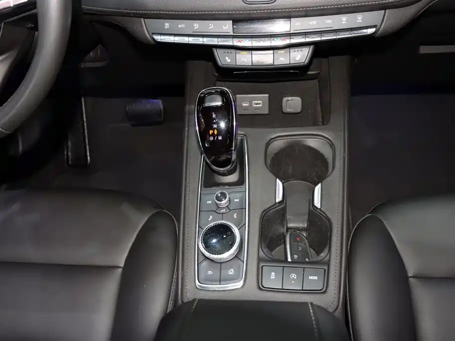 Cadillac XT4 2022 — фото 15