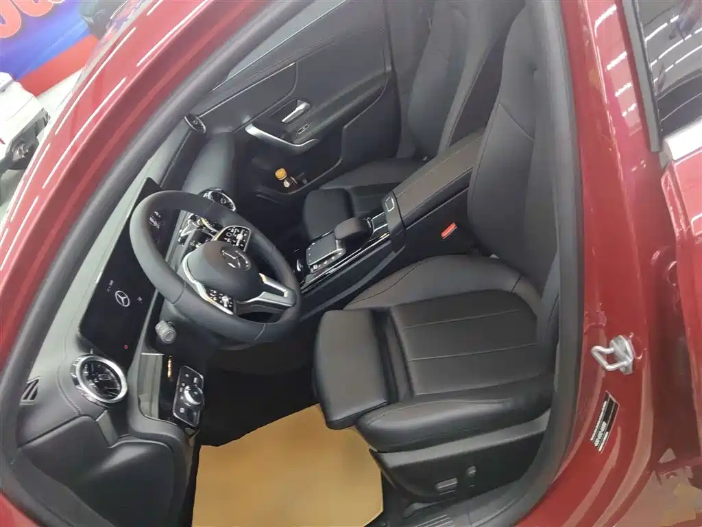 Mercedes-Benz A-Class 2022 — фото 11