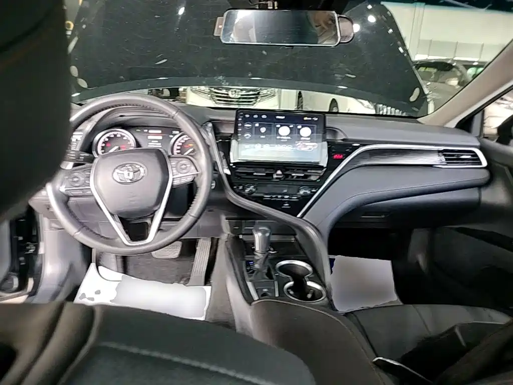 Toyota Camry 2022 — фото 10