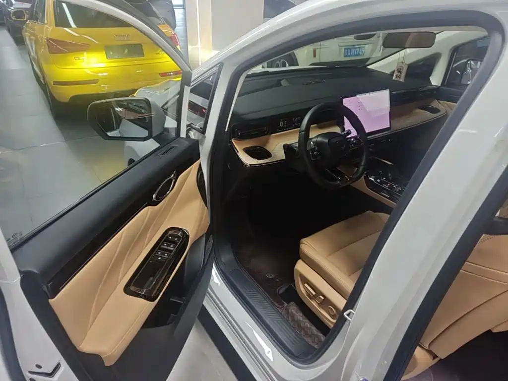 GAC Trumpchi E8 PHEV 2024 — фото 16