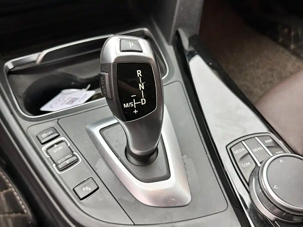 BMW 3 Series 2019 — фото 15