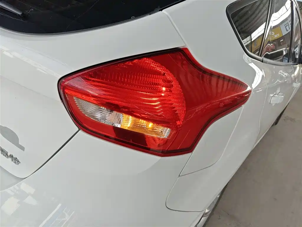 Ford Focus 2017 — фото 24