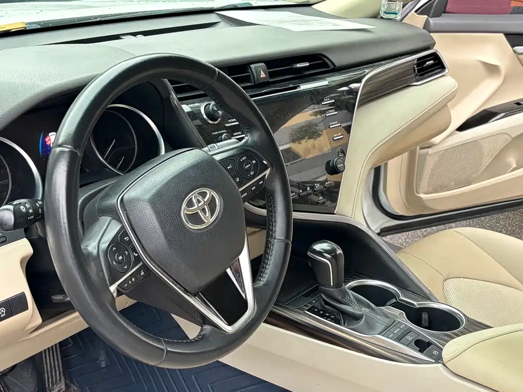 Toyota Camry 2018 — фото 11