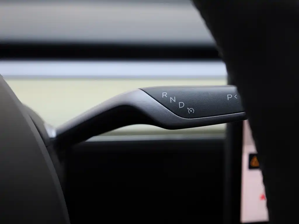 Tesla Model Y 2023 — фото 16