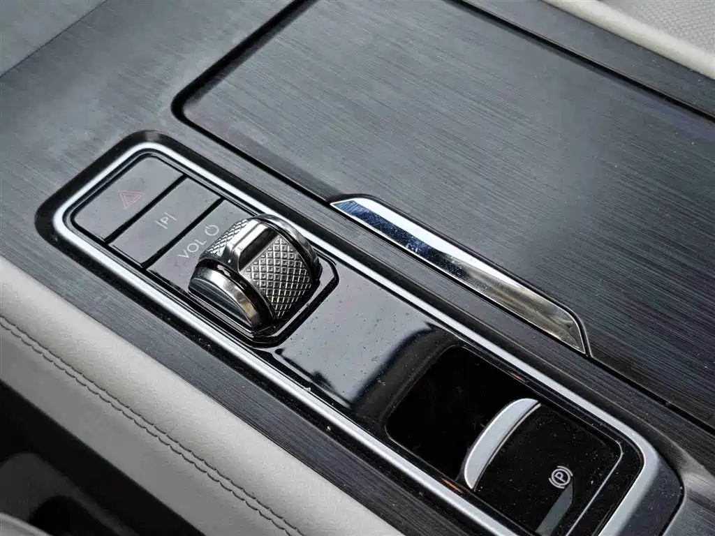 Lincoln Corsair 2023 — фото 17