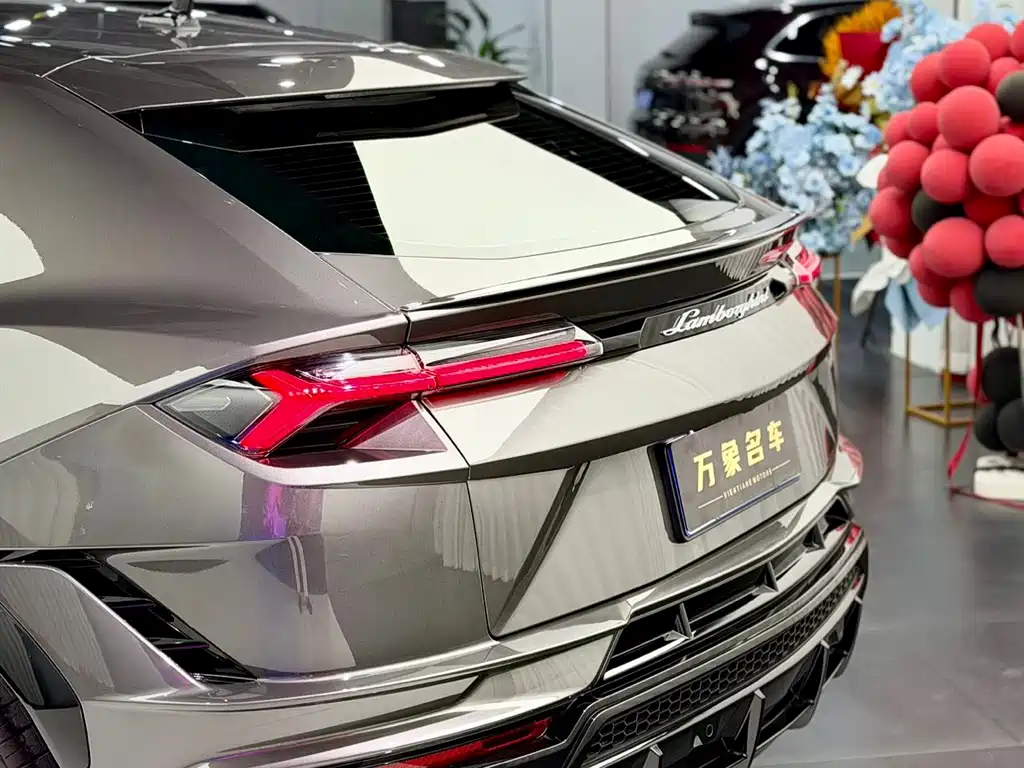 Lamborghini Urus 2024 — фото 15