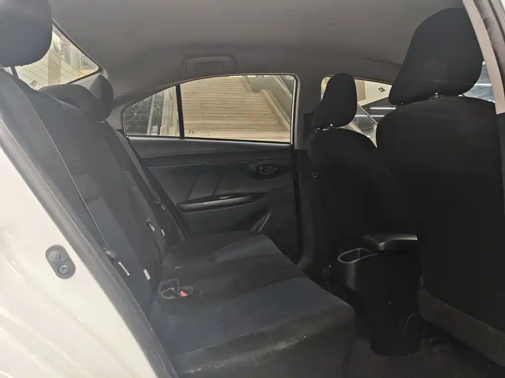 Toyota Yaris L 2021 — фото 10