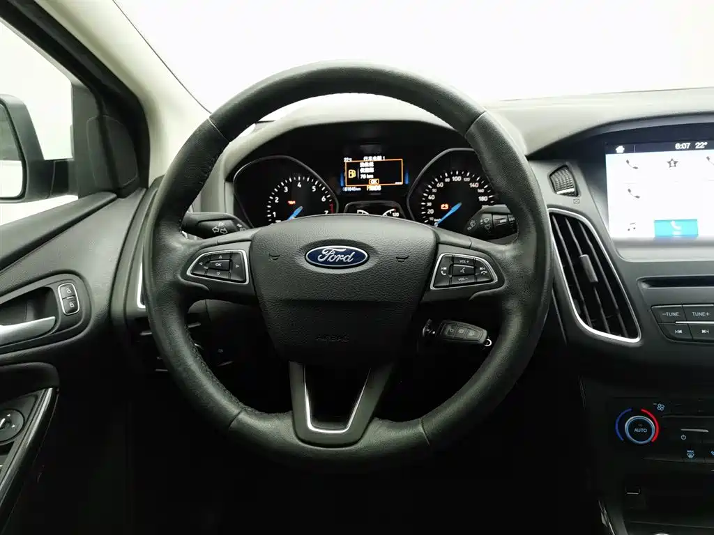 Ford Focus 2018 — фото 11