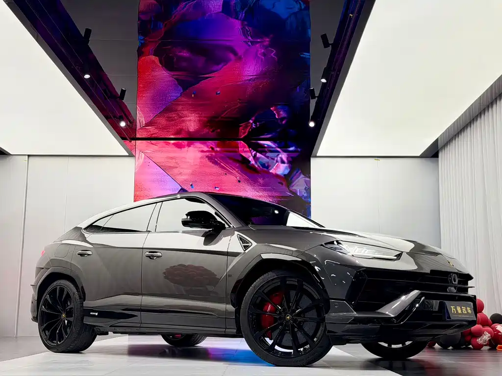 Lamborghini Urus 2024 — фото 12