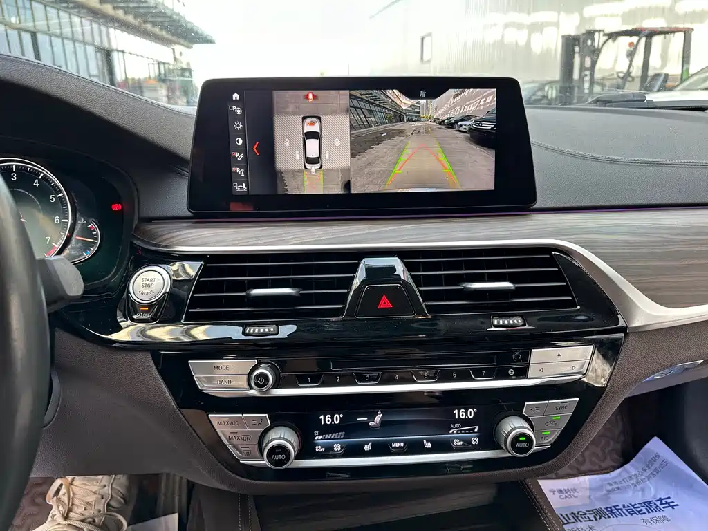 BMW 5 Series 2018 — фото 15