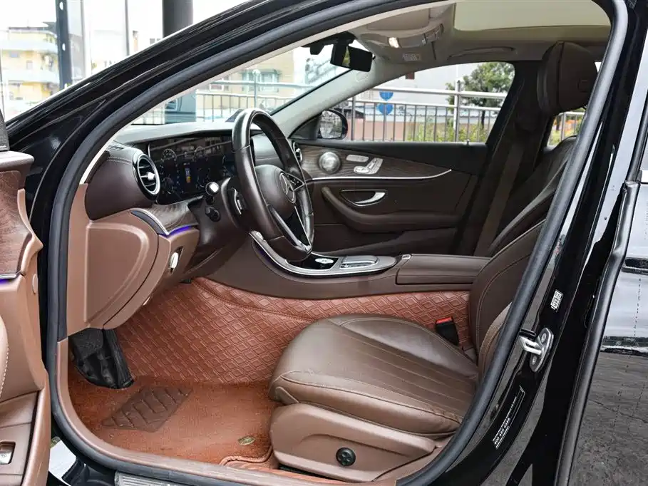 Mercedes-Benz E-Class 2023 — фото 14