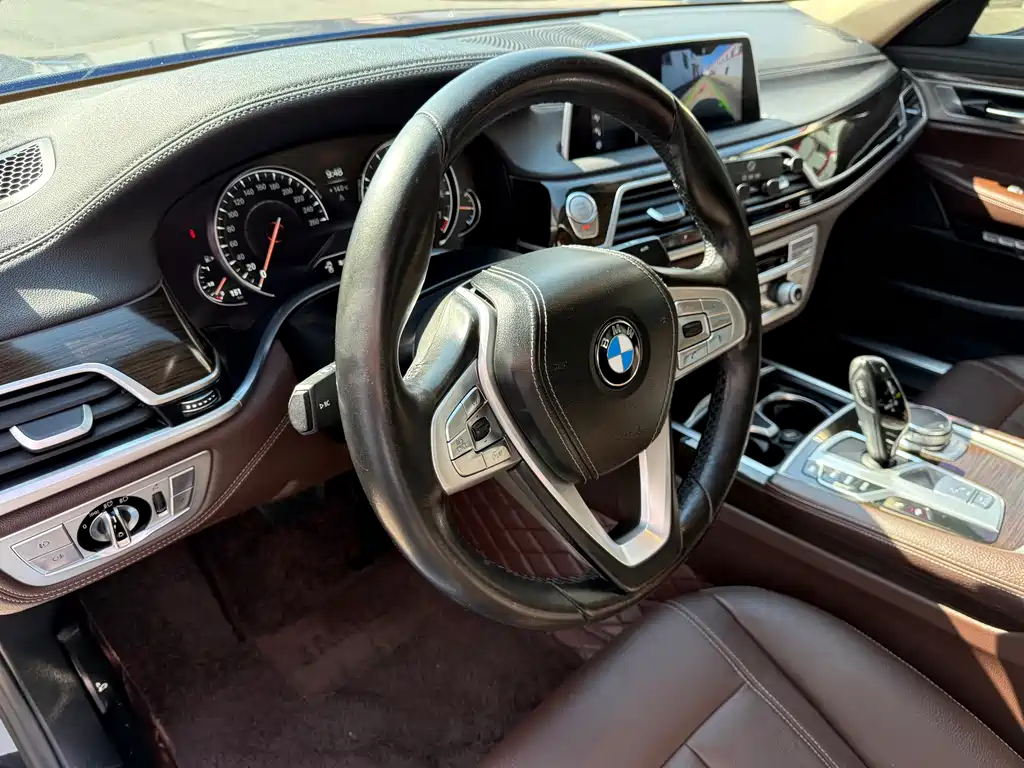 BMW 7 Series 2016 — фото 13