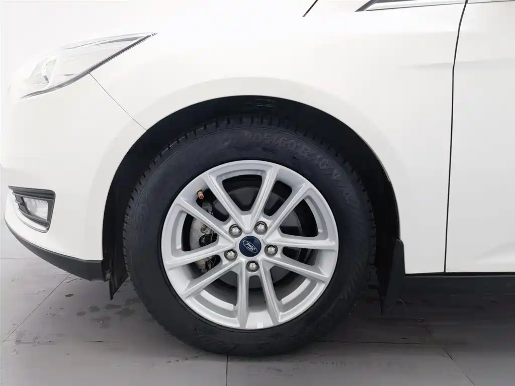 Ford Focus 2018 — фото 17