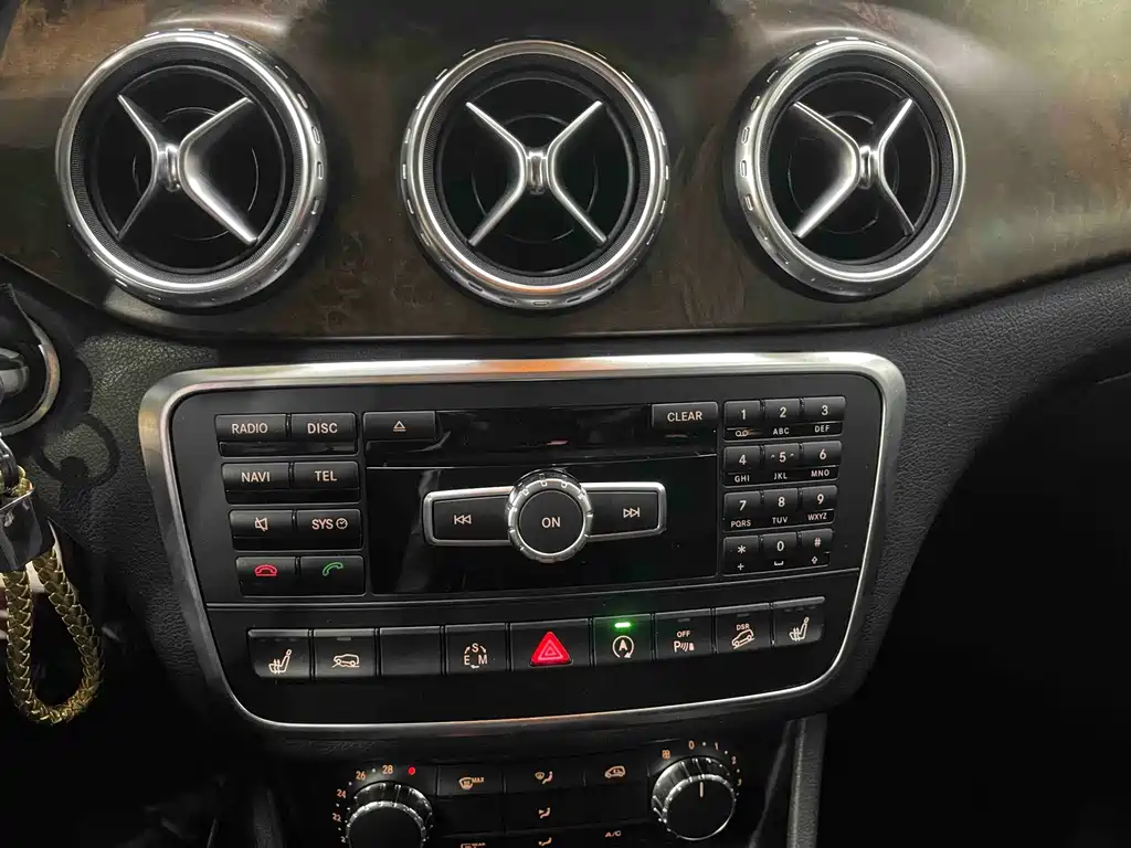 Mercedes-Benz GLA 2015 — фото 13