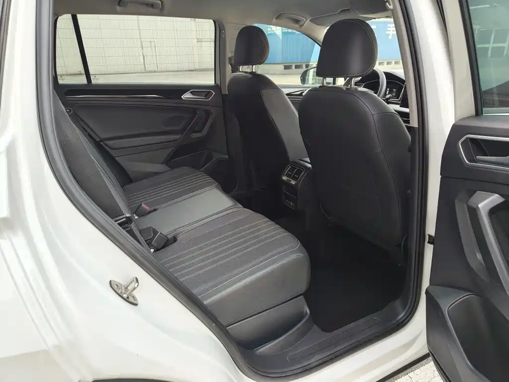 Volkswagen Tiguan L 2022 — фото 12