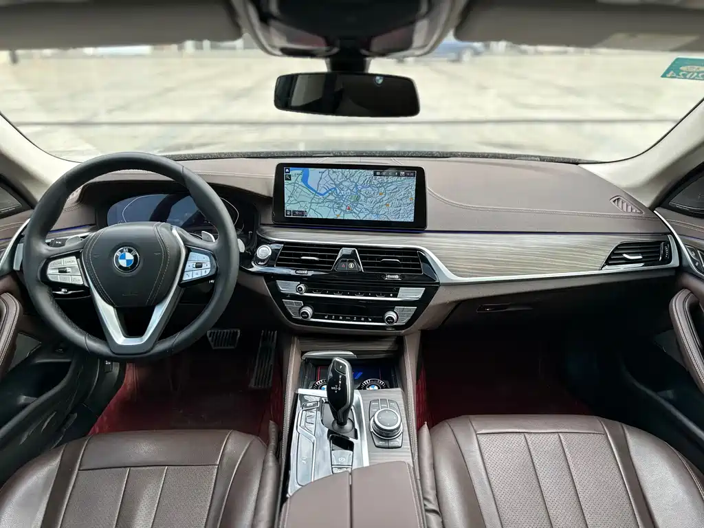 BMW 5 Series 2022 — фото 19