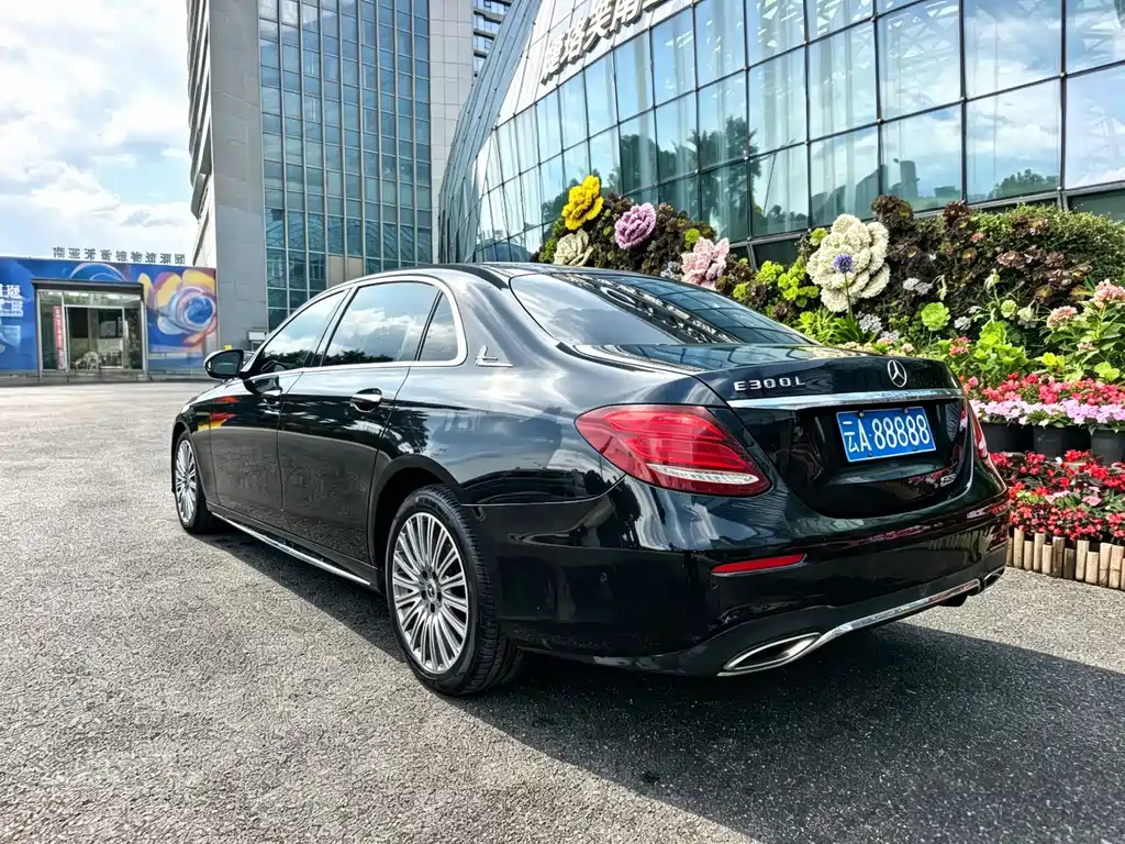 Mercedes-Benz E-Class 2017 — фото 15