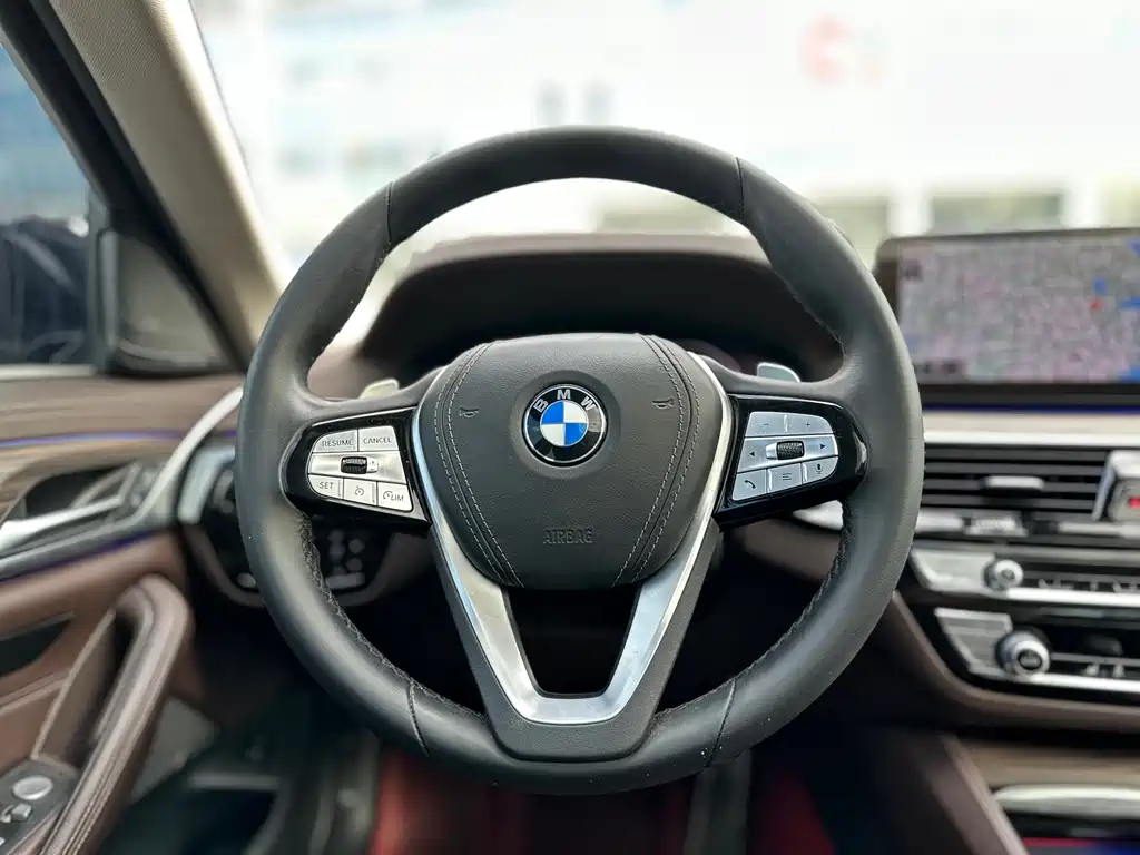 BMW 5 Series 2022 — фото 24
